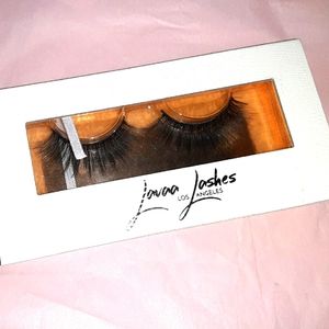 Lavaa Lashes in Charm